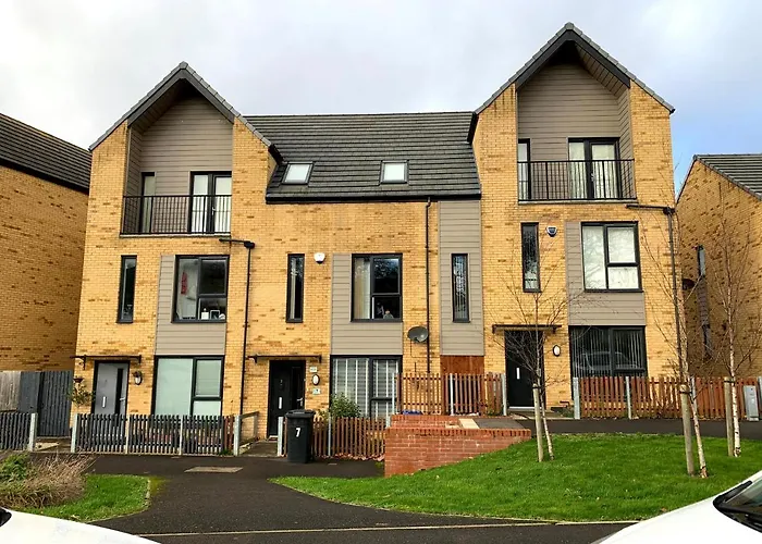 Sheffield City Centre , Free Wifi & Parking - Private Room - Shared House