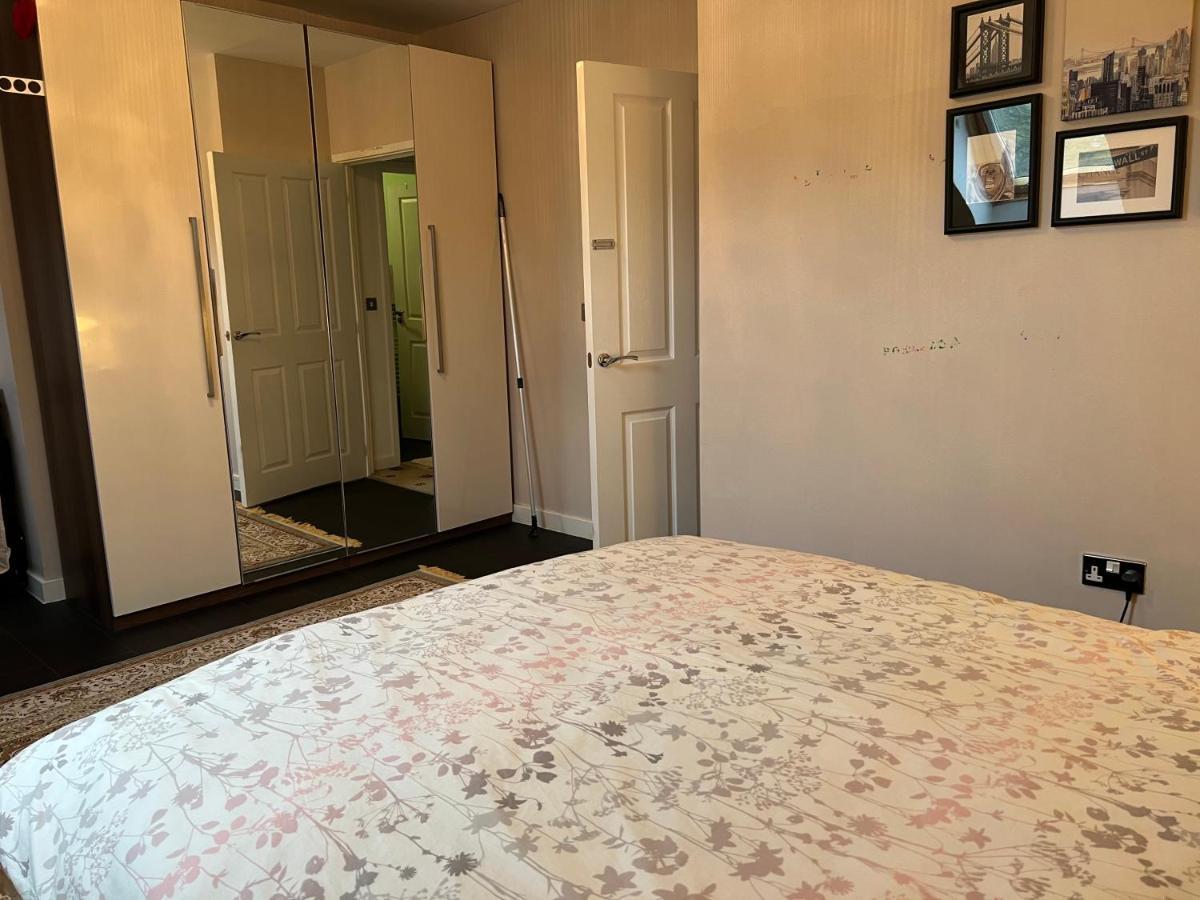 Homestay Centre , Free Wifi & Parking - Private - Shared House Sheffield