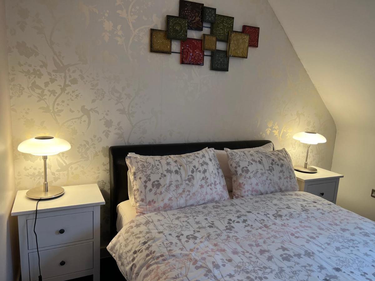 Centre , Free Wifi & Parking - Private - Shared House *