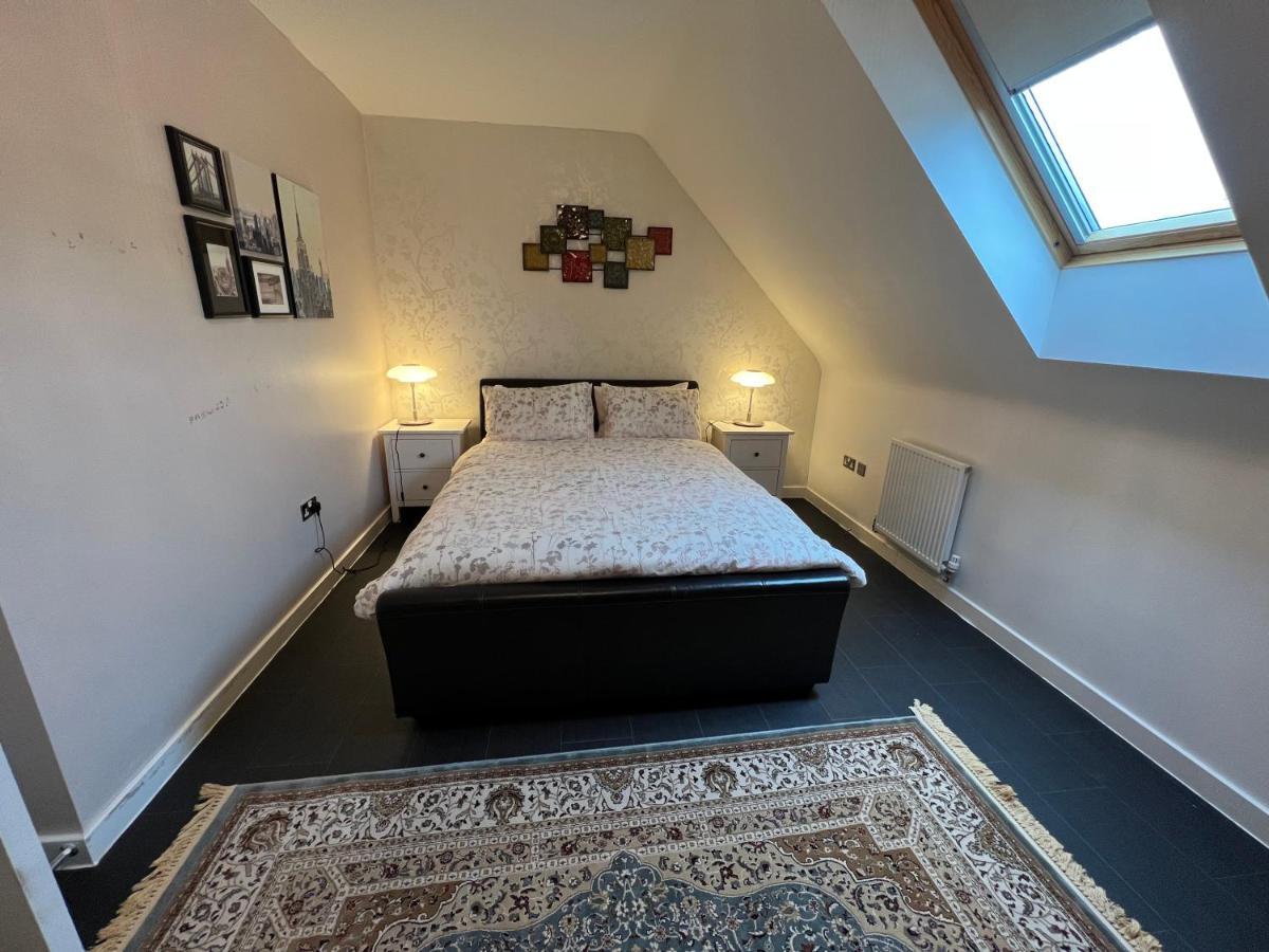 Homestay Centre , Free Wifi & Parking - Private - Shared House *